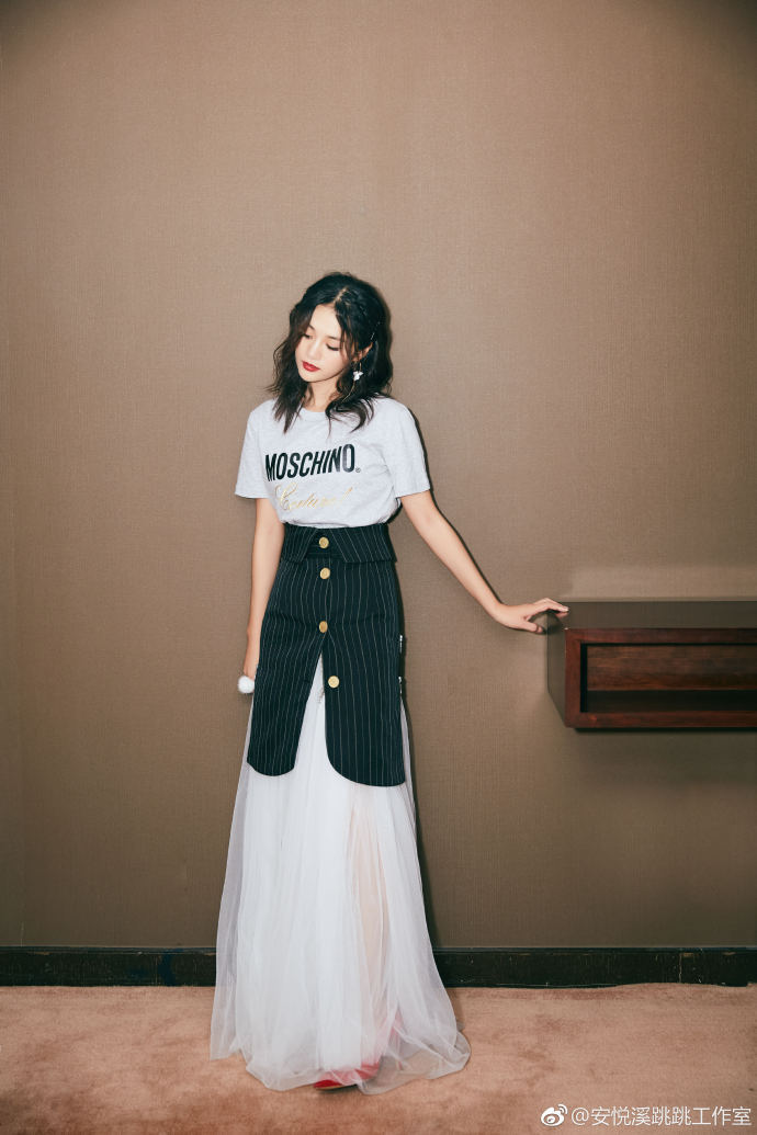 安悦溪 出席电视剧《许你浮生若梦》发布会