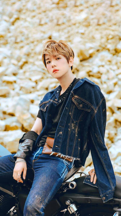 #边伯贤# #BAEKHYUN# #EXO#
壁纸 背景 头像 锁屏 五辑
EXO The 5th Album DON'T MESS UP MY TEMPO