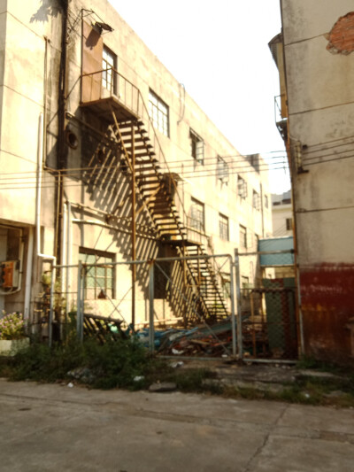 一个人流浪街头的日子，。