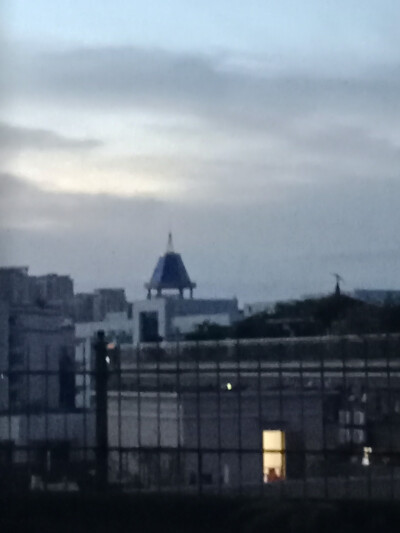 一个人流浪街头的日子，。