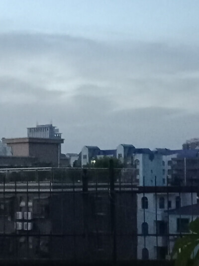 一个人流浪街头的日子，。