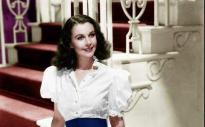 费雯·丽（Vivien Leigh，1913年11月5日—1967年7月7日），出生于英属印度西孟加拉邦大吉岭，原名薇薇安·玛丽·哈特利，英国电影和舞台剧演员。