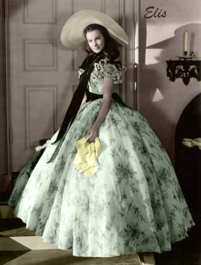 费雯·丽（Vivien Leigh，1913年11月5日—1967年7月7日），出生于英属印度西孟加拉邦大吉岭，原名薇薇安·玛丽·哈特利，英国电影和舞台剧演员。