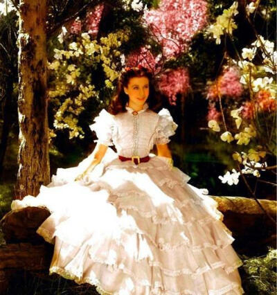 费雯·丽（Vivien Leigh，1913年11月5日—1967年7月7日），出生于英属印度西孟加拉邦大吉岭，原名薇薇安·玛丽·哈特利，英国电影和舞台剧演员。