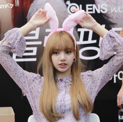 Blackpink 演唱会
Lisa ins搬运图