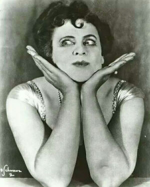 玛丽杜丝勒
        第4届奥斯卡影后