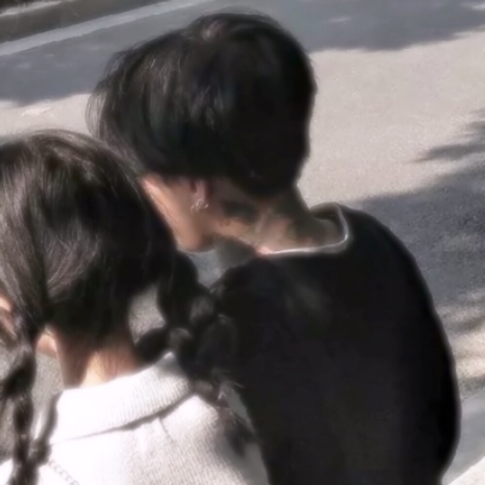 情侣头像 自截自调
二传注明 忆妤