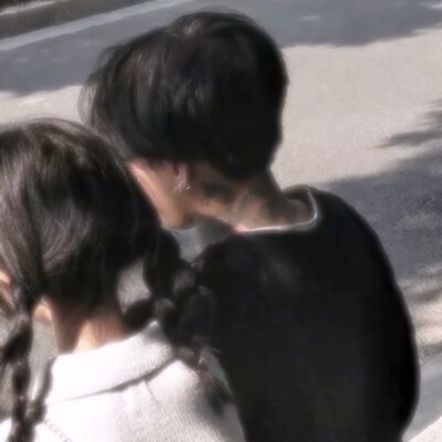 情侣头像 自截自调
二传注明 忆妤