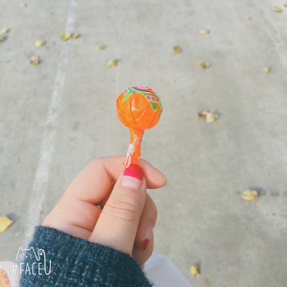 文艺小日常
一个人孤单的呀
去超市 买了一堆零食
前面排队结账的兵哥哥
送的真知棒 泡泡糖