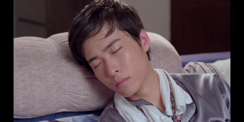 吴昊泽是在我叫郝聪明之笨蛋爱上两个你这部电视剧演的是两个角色，第一个是池氏集团公司的池墨总裁，还有一个是温柔体贴可爱暖男的宋晓晓。