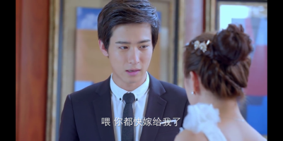 吴昊泽是在我叫郝聪明之笨蛋爱上两个你这部电视剧演的是两个角色，第一个是池氏集团公司的池墨总裁，还有一个是温柔体贴可爱暖男的宋晓晓。