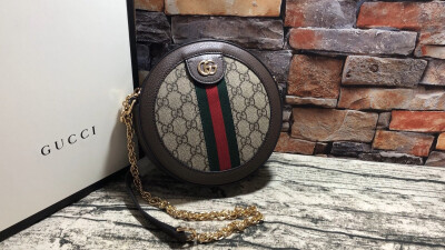 Gucci 圆饼包