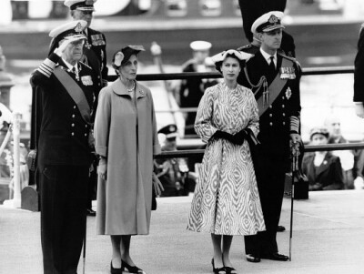 1954年6月~女王夫妇和到访的瑞典国王古斯塔夫六世·阿道夫&露易丝王后