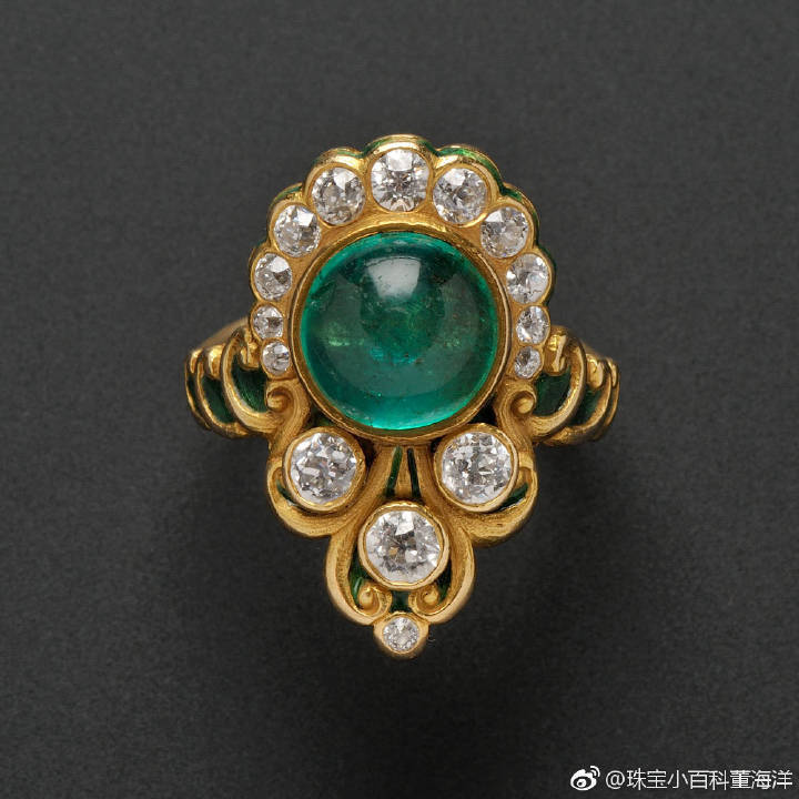 Marcus＆Co（1892-1962）创始人为德国移民，1850年从德国来到美国后为Tiffany工作，他代表Tiffany参加了1878年巴黎世界博览会，后来1884年他离开了Tiffany，开创了自己的品牌，制作了大量新艺术风格的珠宝，也曾在Lalique工作室学习过珐琅工艺。美国本地的古董藏家和经销商认为他是与Tiffany“不相上下的，相媲美的。”该品牌的珠宝目前在古董市场上依旧受到青睐。