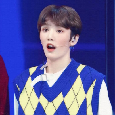 这么可爱的小弟是谁家的啊
灵超