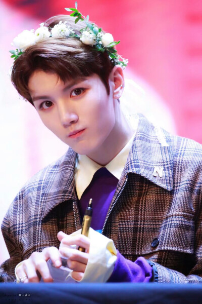 这么可爱的小弟是谁家的啊
灵超