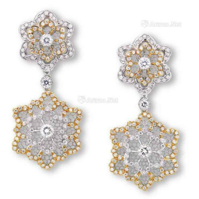 布契拉提（Buccellati）设计钻石耳坠，镶金，耳坠长度4.9厘米。香港佳士得（Christie's）2017年春季拍卖会瑰丽珠宝及翡翠首饰专场