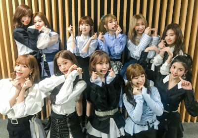 IZ*ONE 张元英 宫脇咲良 曹柔理 崔艺娜 安宥真 矢吹奈子 权恩菲 姜惠元 本田仁美 金彩元 金珉周 李彩燕