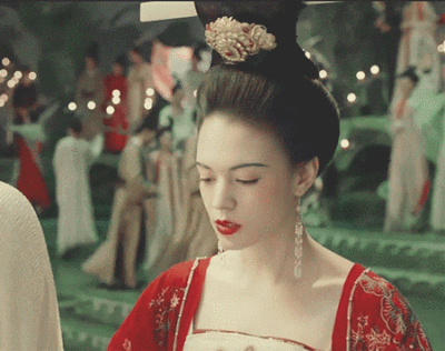 张榕容 for 《妖猫传》杨玉环 ：云想衣裳花想容，春风拂槛露华浓；妖猫传本身虽然争议颇多，但张榕容真的很美，美极了~