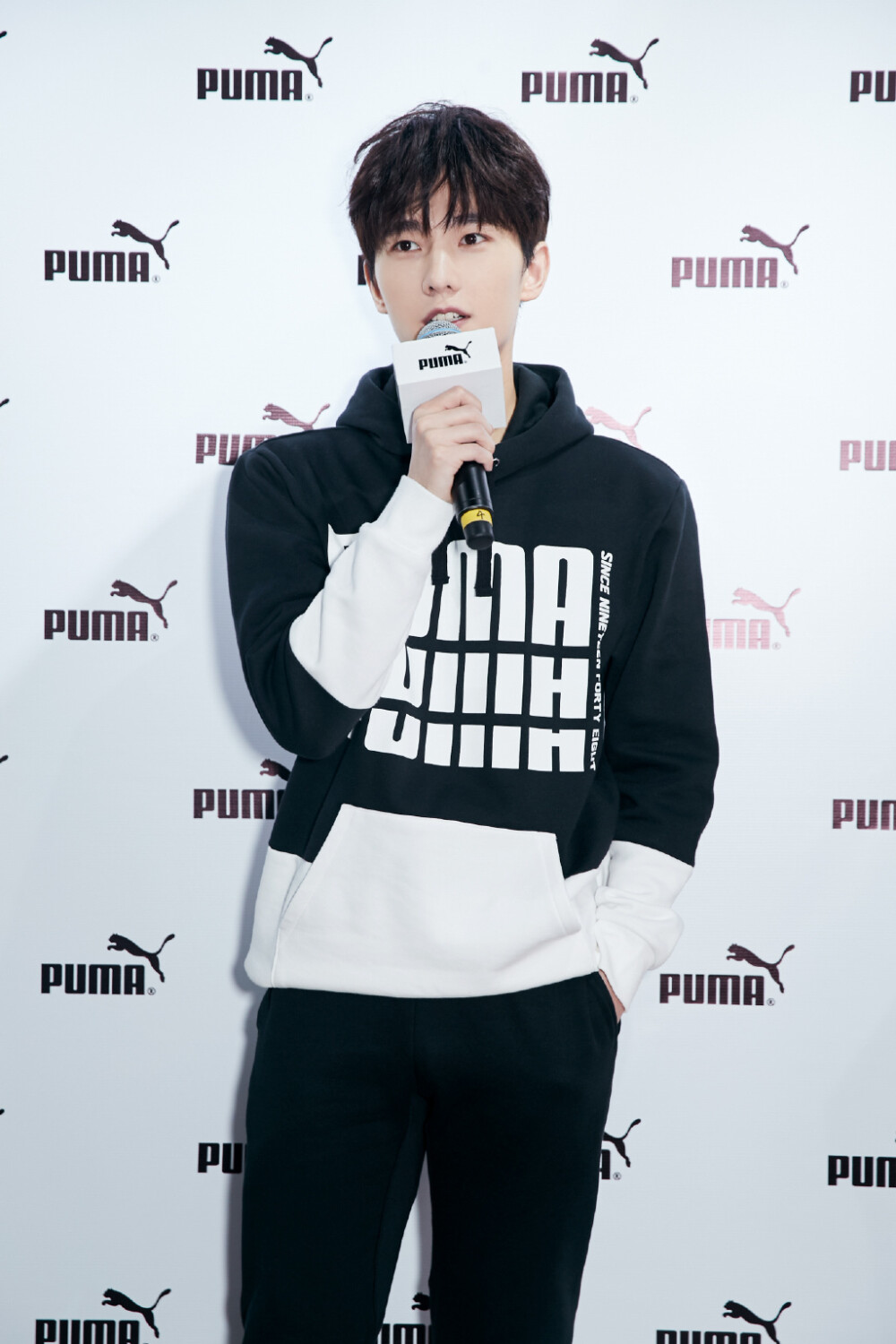 20181114
#杨洋[超话]##杨洋叶修##杨洋代言PUMA#
“可爱对我来说，抽象一点是这个世界，具体一点是你。”[心]@杨洋 ​​​