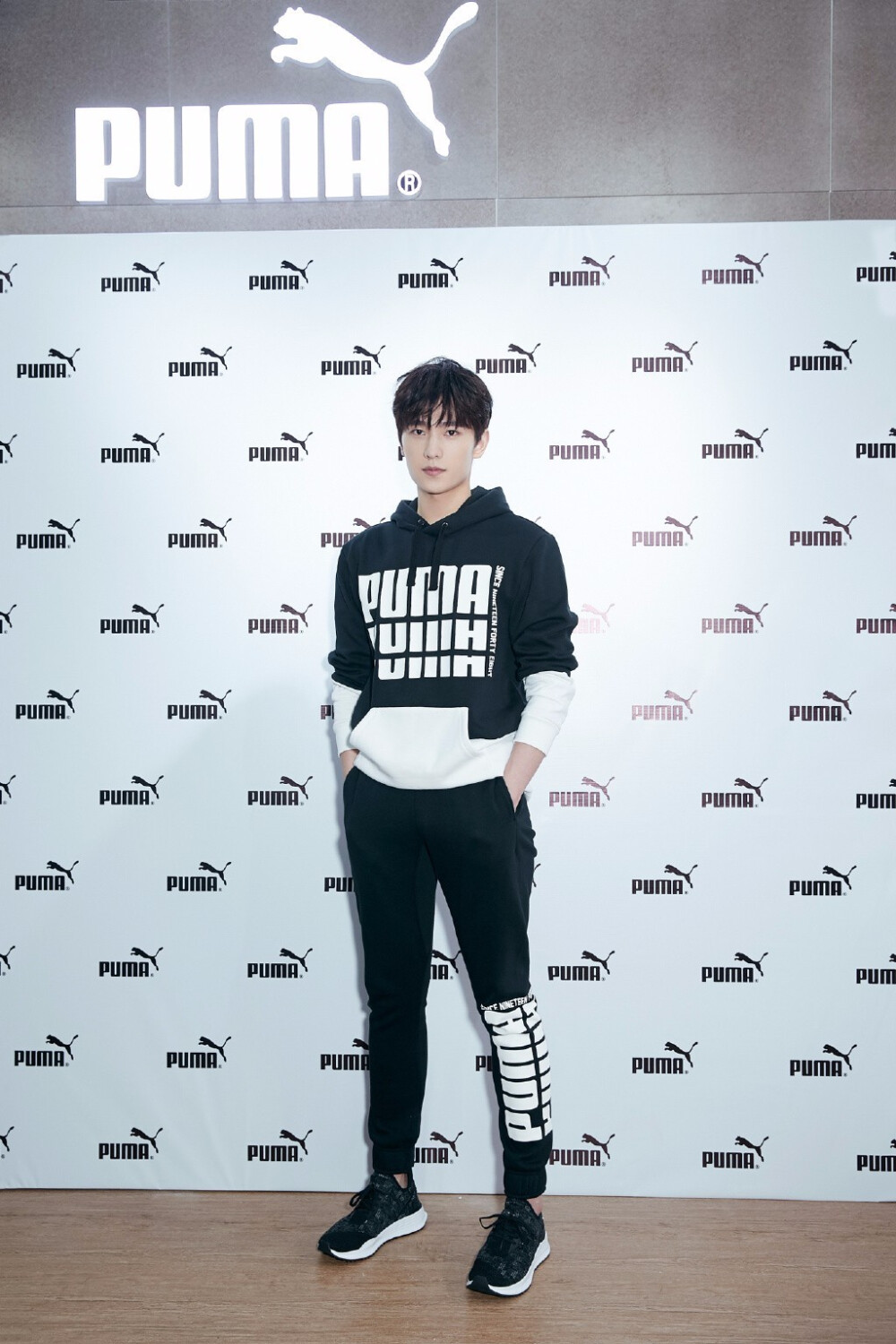 20181114
#杨洋[超话]##杨洋叶修##杨洋代言PUMA#
“可爱对我来说，抽象一点是这个世界，具体一点是你。”[心]@杨洋 ​​​