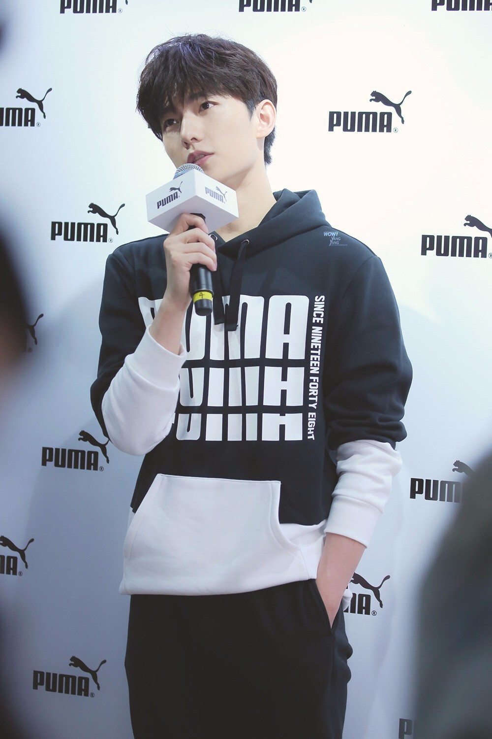 20181114
#杨洋[超话]##杨洋叶修##杨洋代言PUMA#
“可爱对我来说，抽象一点是这个世界，具体一点是你。”[心]@杨洋 ​​​