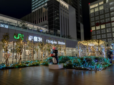 冬日夜幕下的新宿