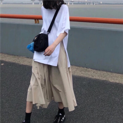 女