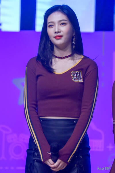 朴秀荣 Joy 朴秀英
Red velvet成员