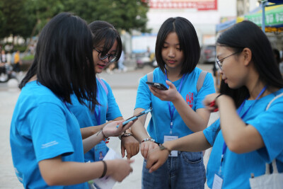 #天涯明月刀-国风燎原#第二季 广西财经学院 殊归华韵社 校园活动 广西财经学院-殊归华韵社于10月31号举行天涯明月刀-国风燎原-第二季校园活动。活动当天，广西财经学院大学生活动中心广场，两处古风盎然的场景，便是…