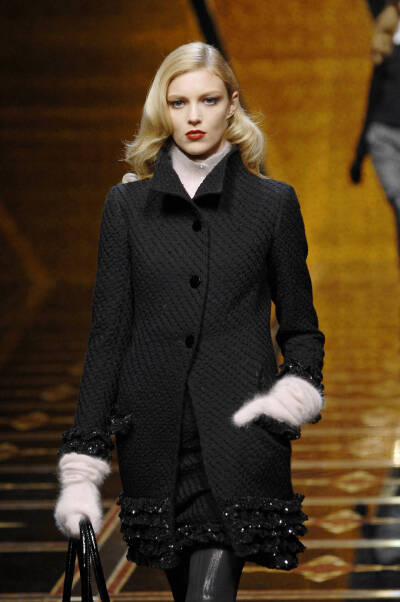 Anja Rubik
Valentino FW 2007