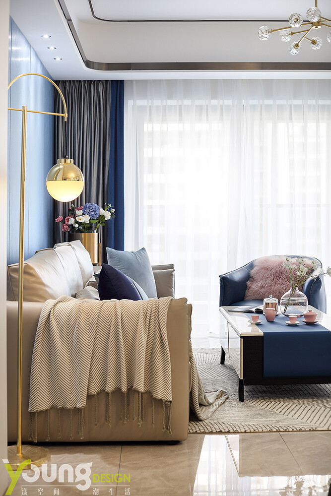 项目名称：识途
项目设计：深圳漾空间设计有限公司
软装实施：越过山丘家居生活馆
项目地点：深圳深业东岭
项目面积：120平
装修风格：现代轻奢