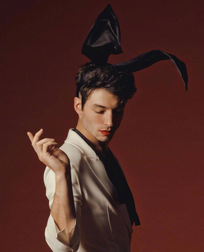 过分美丽（Ezra Miller