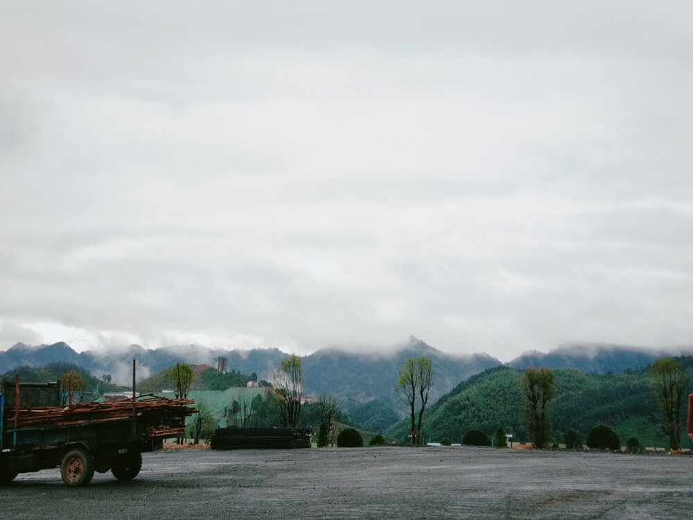 湖南华莱生物科技有限公司.万隆黑茶产业园.远山.雨后