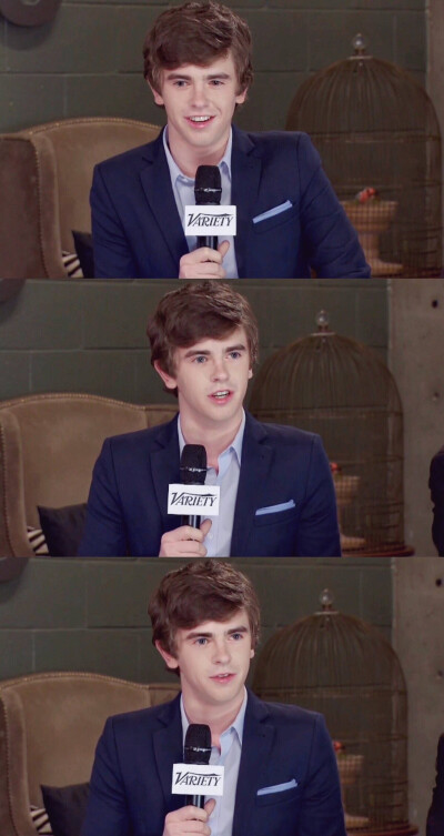 嫩出水来了了了了！！！！图源微博@ReBearrr（Freddie Highmore