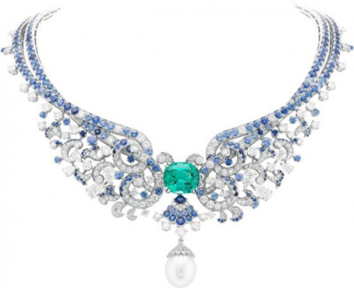 2015梵克雅宝梦幻海洋珠宝系列新品
  法国珠宝世家梵克雅宝(Van Cleef & Arpels)，再一次施展魔法，用充满想象般的精湛技术，以奢华宝石描绘出古罗马文化里相当注重的“七海”，这七片特色各具的大海，用它们绝…