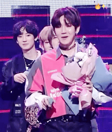 #朴灿烈# #边伯贤# #EXO# 灿白 'gif