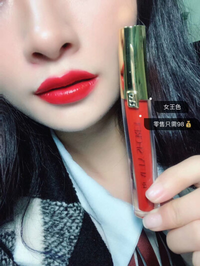 出门必不可少的 口红
安利一今日份
美颜秘笈
好看到不要不要的女王色 巨显白敲极好看
秋冬必备
