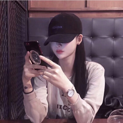 “好时勿说尽秘密，
恼时勿言及隐私。” ​​​​