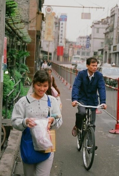 分享一组中国八十年代的老照片。那时候我们没有手机，但却怎么都不会无聊！ #搞笑#