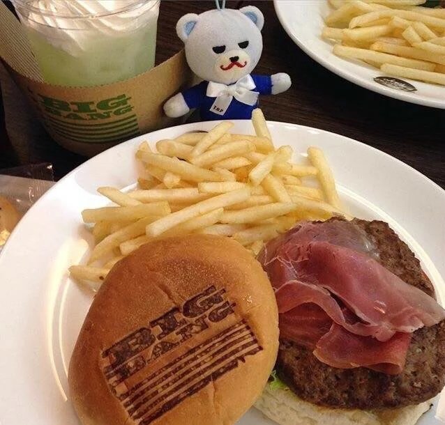 日本东京THE BURGERS TOKYO汉堡店推出的Bigbang主题系列汉堡咖啡