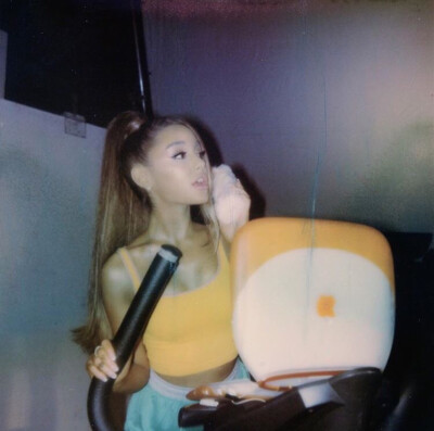 Ariana Grande ins
'whoever said orange was the new pink was seriously disturbed'