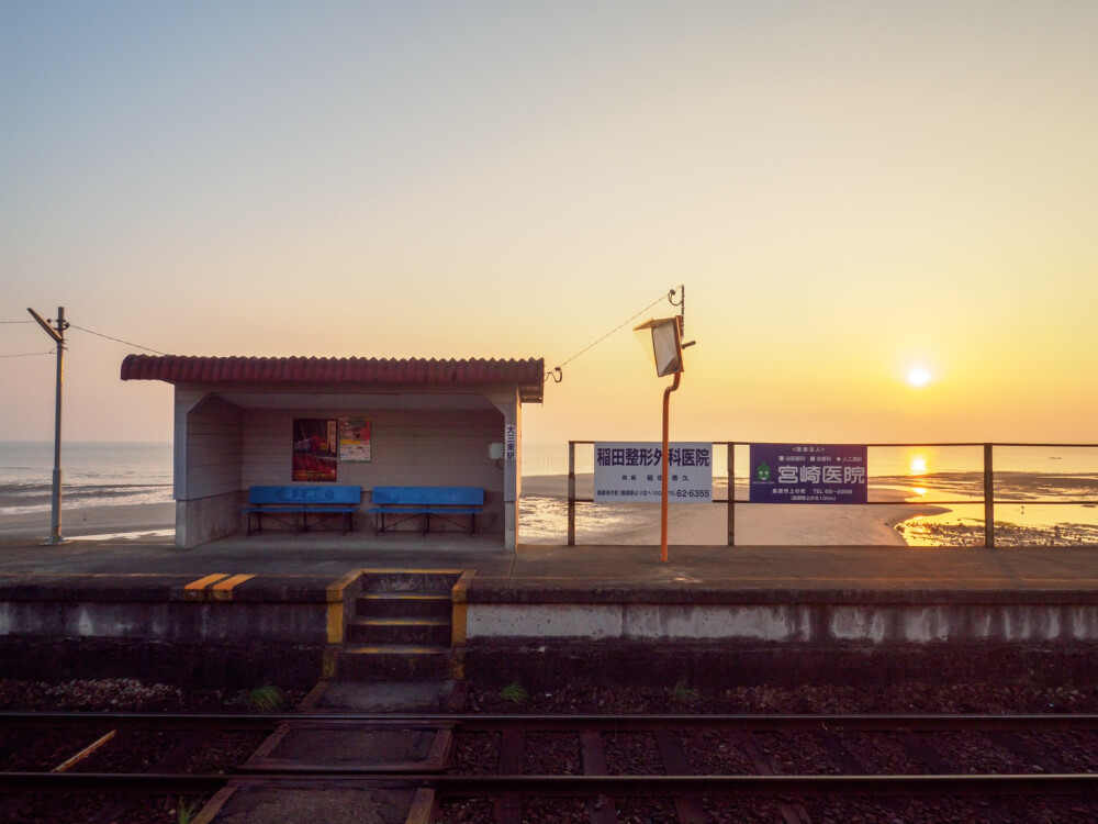 早朝の大三東駅