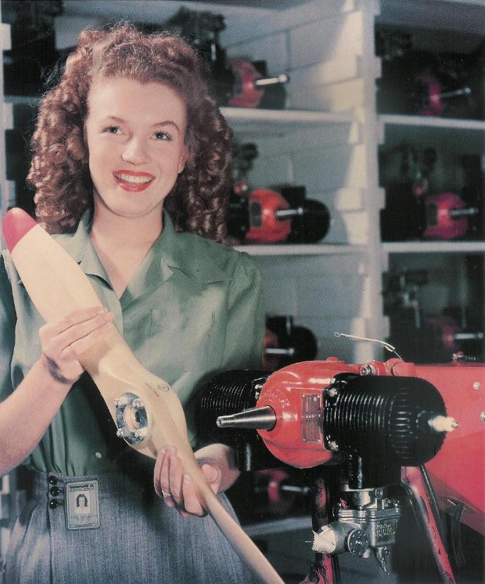 1944年，工厂女工Norma Jeane ​​​​