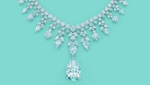 蒂芬尼(Tiffany&Co)珍稀珠宝鉴赏
这款项链名为Tiffany Majestic，镶嵌有300多颗手工切割钻石，吊坠重30.31克拉，没有任何瑕疵。