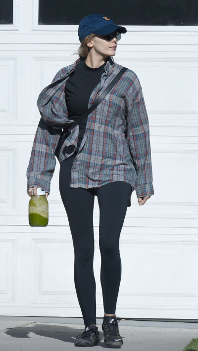 BY爱喝可乐的古娜小姐 Elizabeth Olsen伊丽莎白·奥尔森