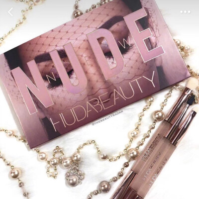 Huda beauty眼影盘