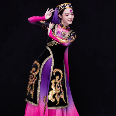 维吾尔族传统服装