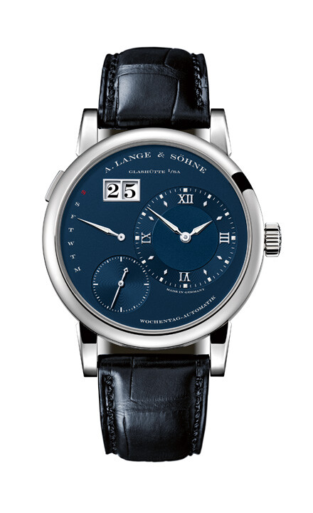 【德国】朗格（A.Lange & Söhne）——“Lange 1 Daymatic”系列腕表
LANGE 1 DAYMATIC是LANGE 1系列首款搭载自动上链机芯的腕表。 一如其它LANGE 1成员，此表配备不重叠的偏心时间显示和独有的大日历显示。不同的是，所有显示均与 LANGE 1原来位置相反，有如镜像一样，而逆跳星期显示亦取代了动力储存指示。