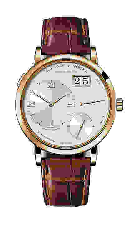 【德国】朗格（A.Lange & S&ouml;hne）——Grand Lange 1系列腕表
独特的LANGE 1表面，搭配不重叠的偏心显示的设计，成功转移至GRAND LANGE 1腕表全新的尺寸，制作一丝不苟。大日历显示的尺寸亦有所增大，成为目前拥有最大型日历的朗格腕表。